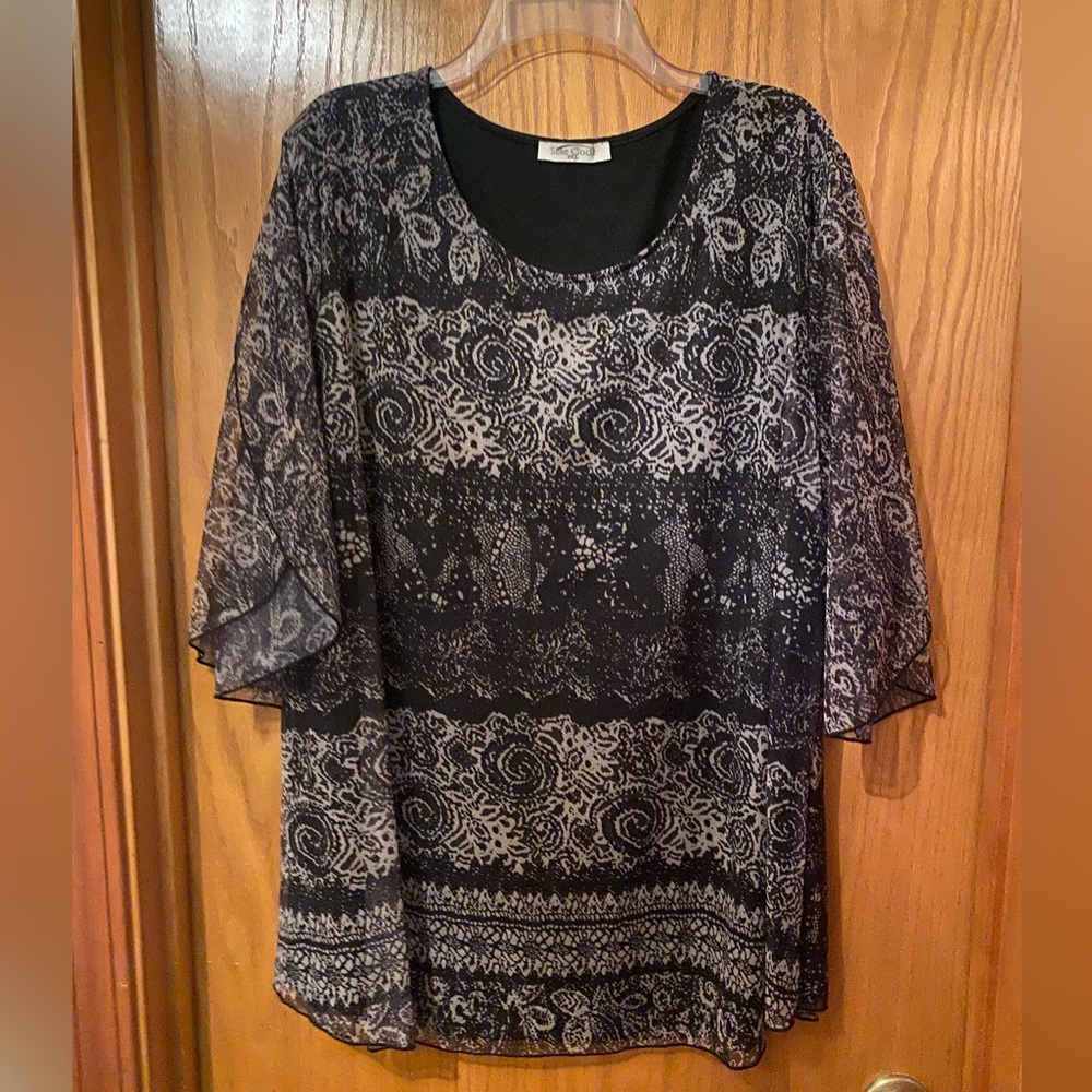 Dressy 3/4 Sleeve Black and Beige Patterned Flowy Women's Tunic Top